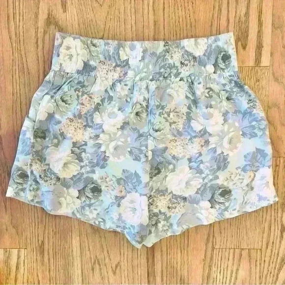 Aritzia Talula Floral Print Shorts High Rise Waist with Pockets Size Medium - Picture 7 of 11